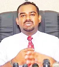 දොස්තරලටත් රස්සා නෑ…රෝහල්වලත් දොස්තරලා නෑ